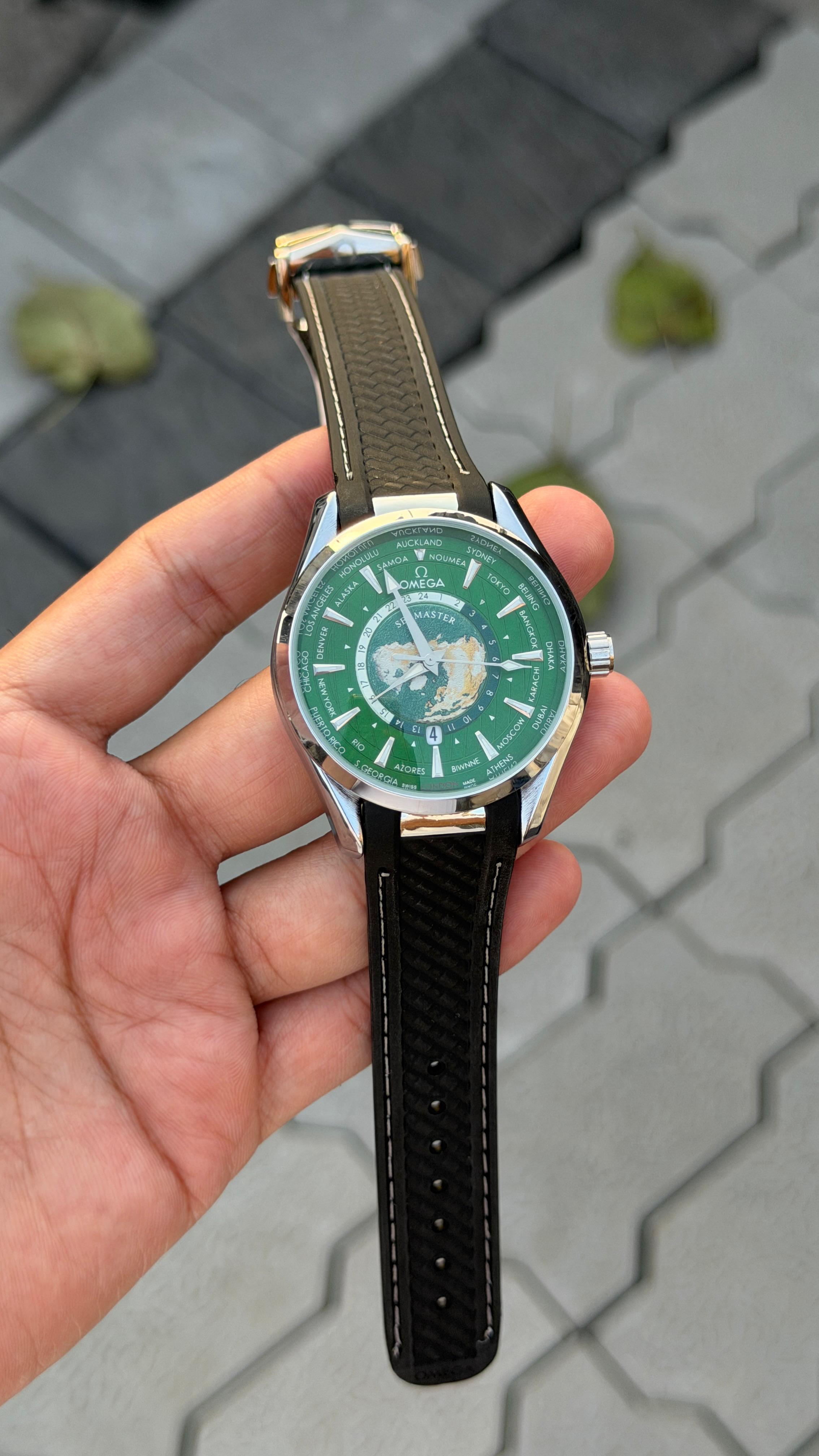 Omeg_a World Map Watch